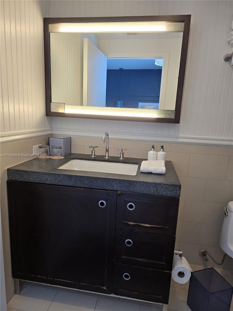 17315 Collins Ave, Unit 1402, Sunny Isles Beach, FL 33160 Photo