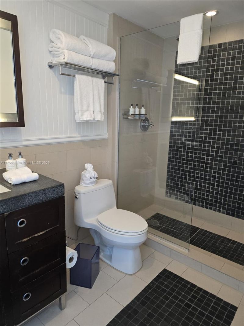 17315 Collins Ave, Unit 1402, Sunny Isles Beach, FL 33160 Photo