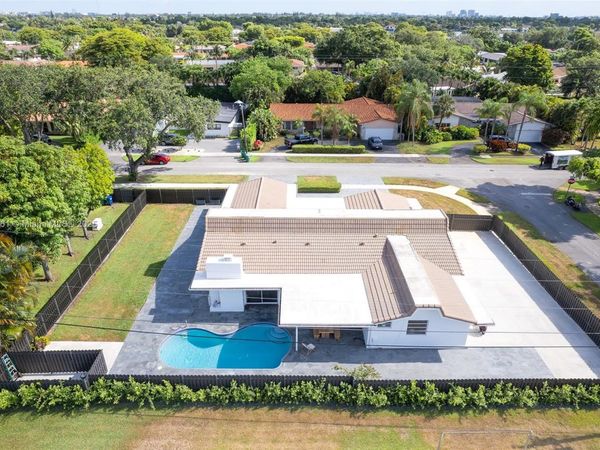 2120 NE 204th St, Miami, FL 33179