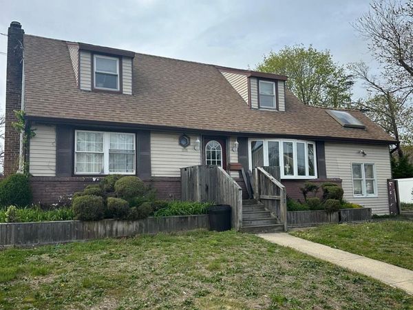 512 Leader Avenue, Babylon, NY 11703