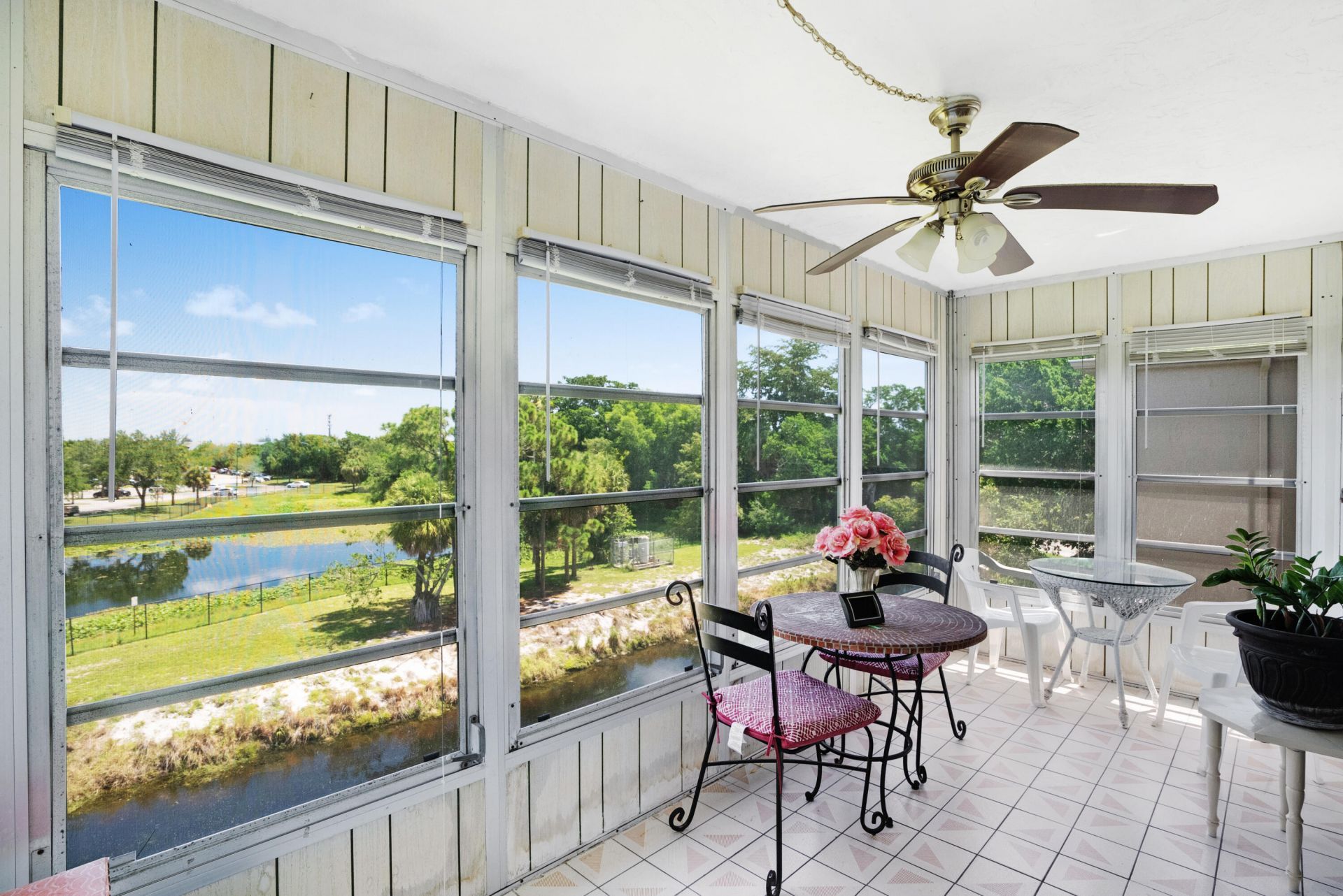 729 Lori Drive, Unit 404, Palm Springs, FL 33461 Photo