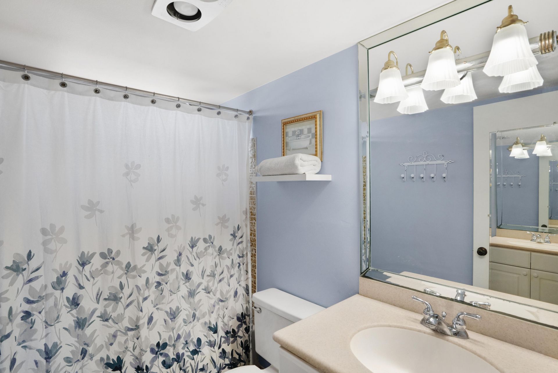 729 Lori Drive, Unit 404, Palm Springs, FL 33461 Photo