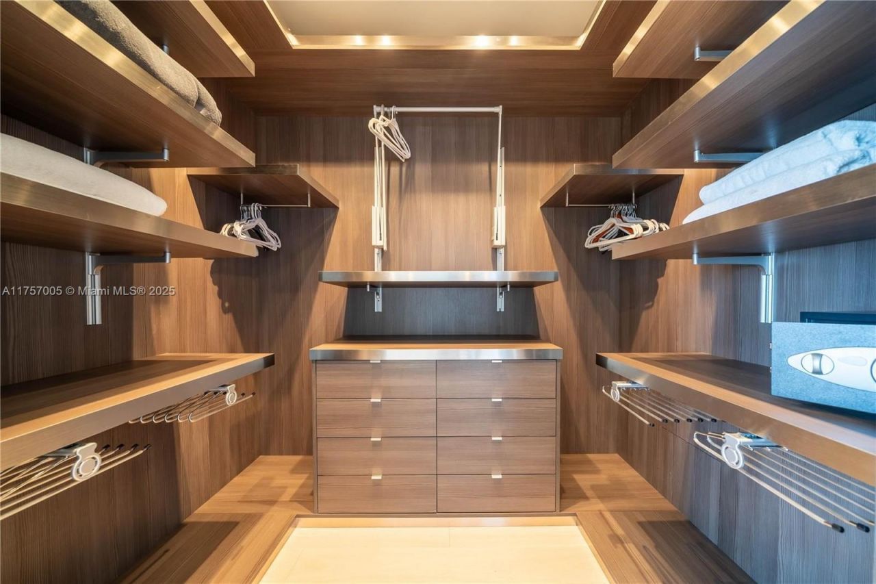 17121 Collins Ave, Unit 4208, Sunny Isles Beach, FL 33160 Photo