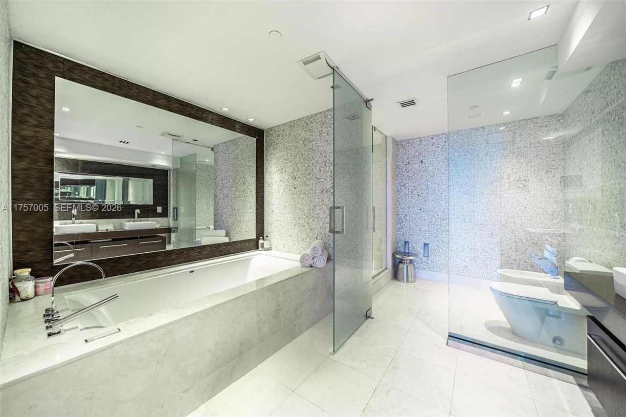 17121 Collins Ave, Unit 4208, Sunny Isles Beach, FL 33160 Photo
