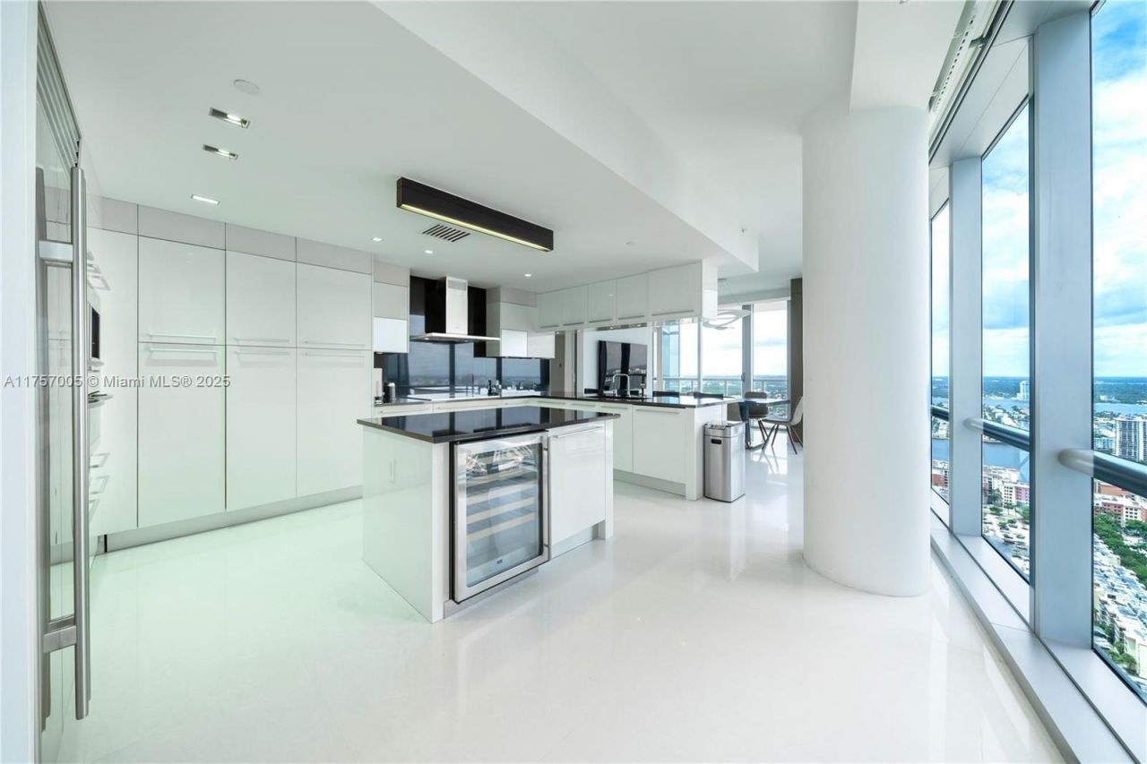 17121 Collins Ave, Unit 4208, Sunny Isles Beach, FL 33160 Photo