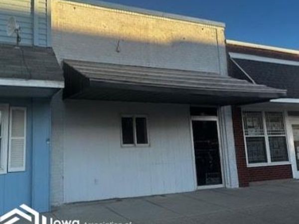 79 Main Avenue N, Britt, IA 50423