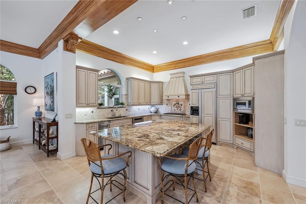 837 Barcarmil Way, Naples, FL 34110 Photo