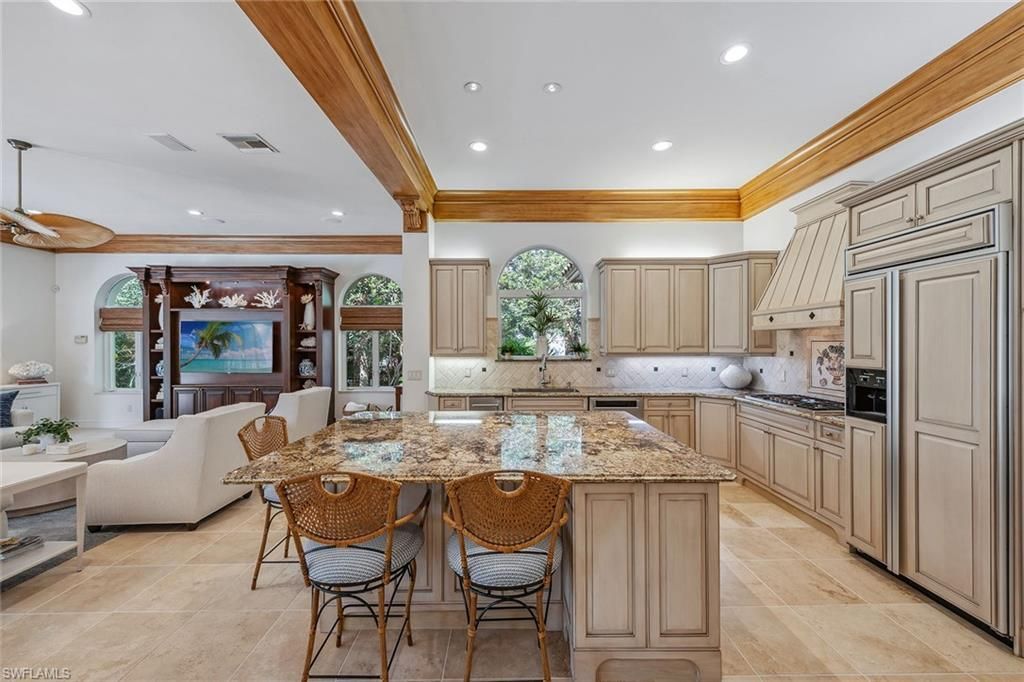 837 Barcarmil Way, Naples, FL 34110 Photo