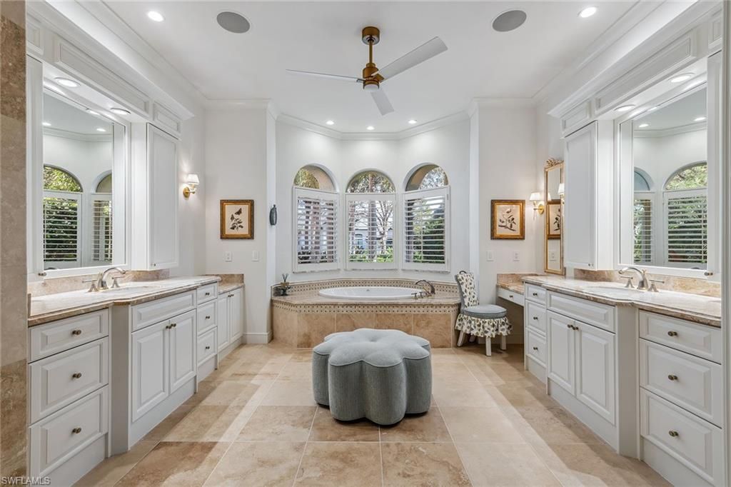 837 Barcarmil Way, Naples, FL 34110 Photo
