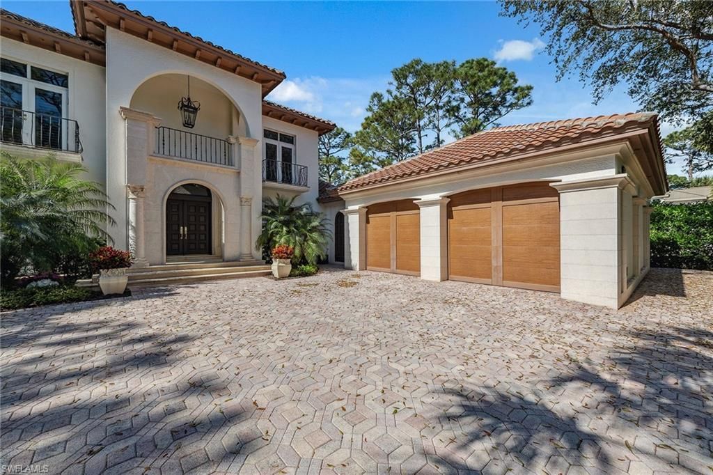 837 Barcarmil Way, Naples, FL 34110 Photo