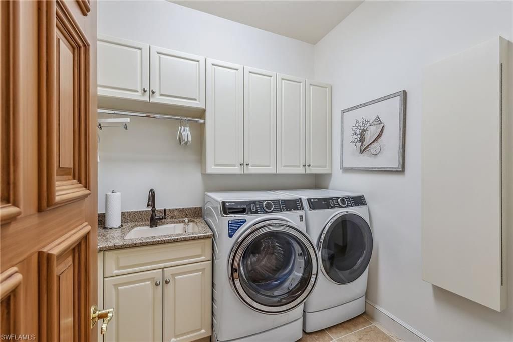 837 Barcarmil Way, Naples, FL 34110 Photo