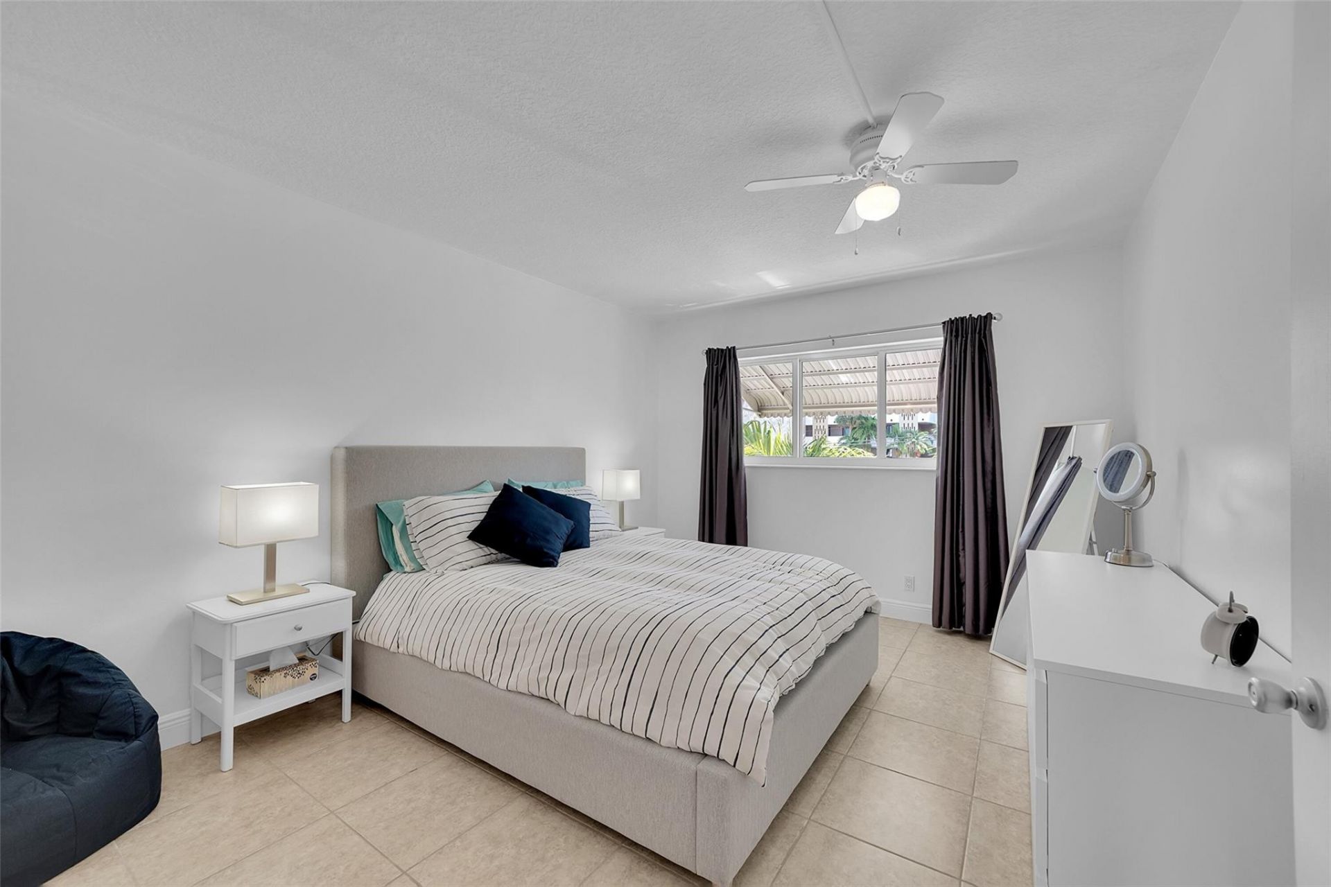 300 Golden Isles Drive, Unit 206, Hallandale Beach, FL 33009 Photo