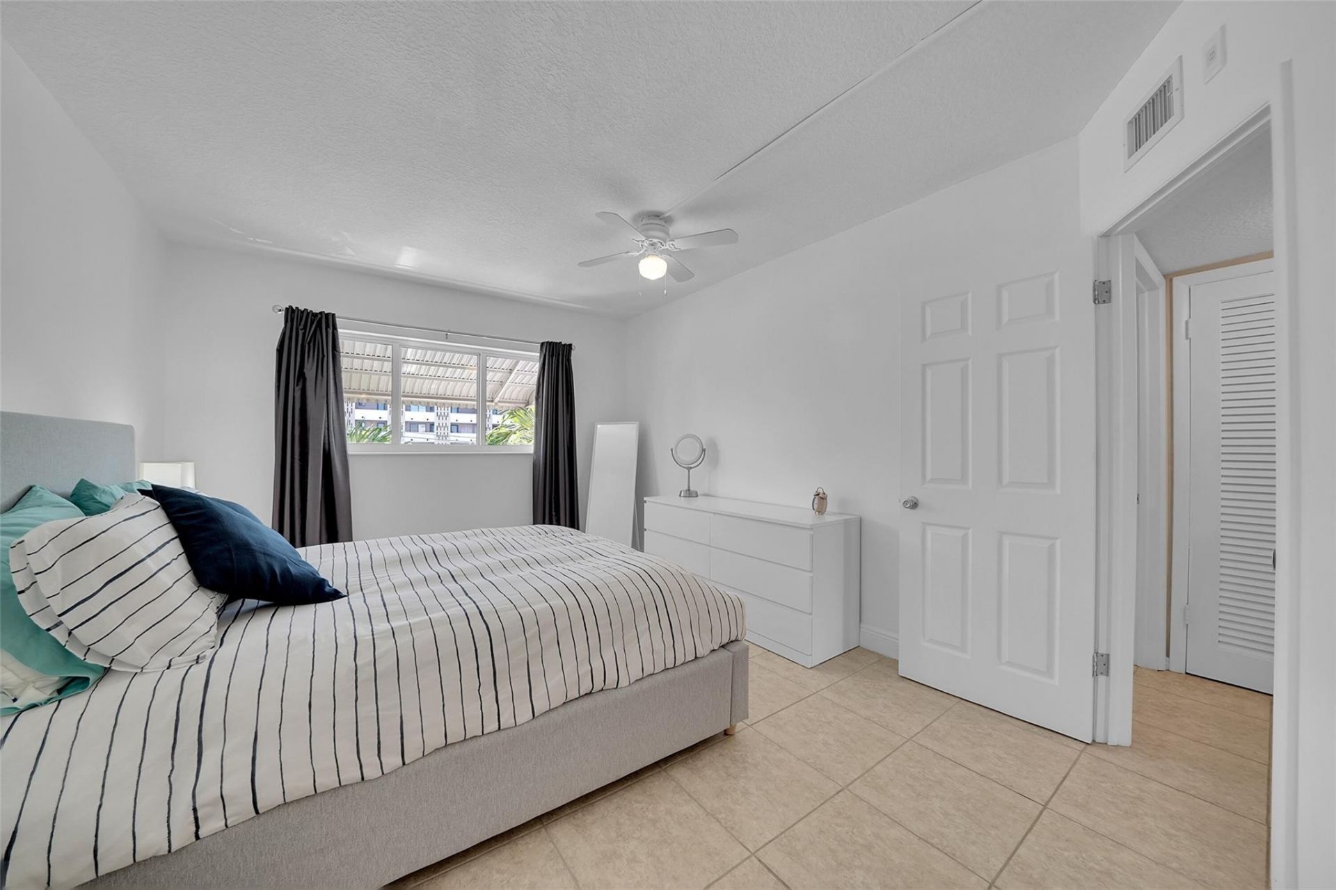 300 Golden Isles Drive, Unit 206, Hallandale Beach, FL 33009 Photo