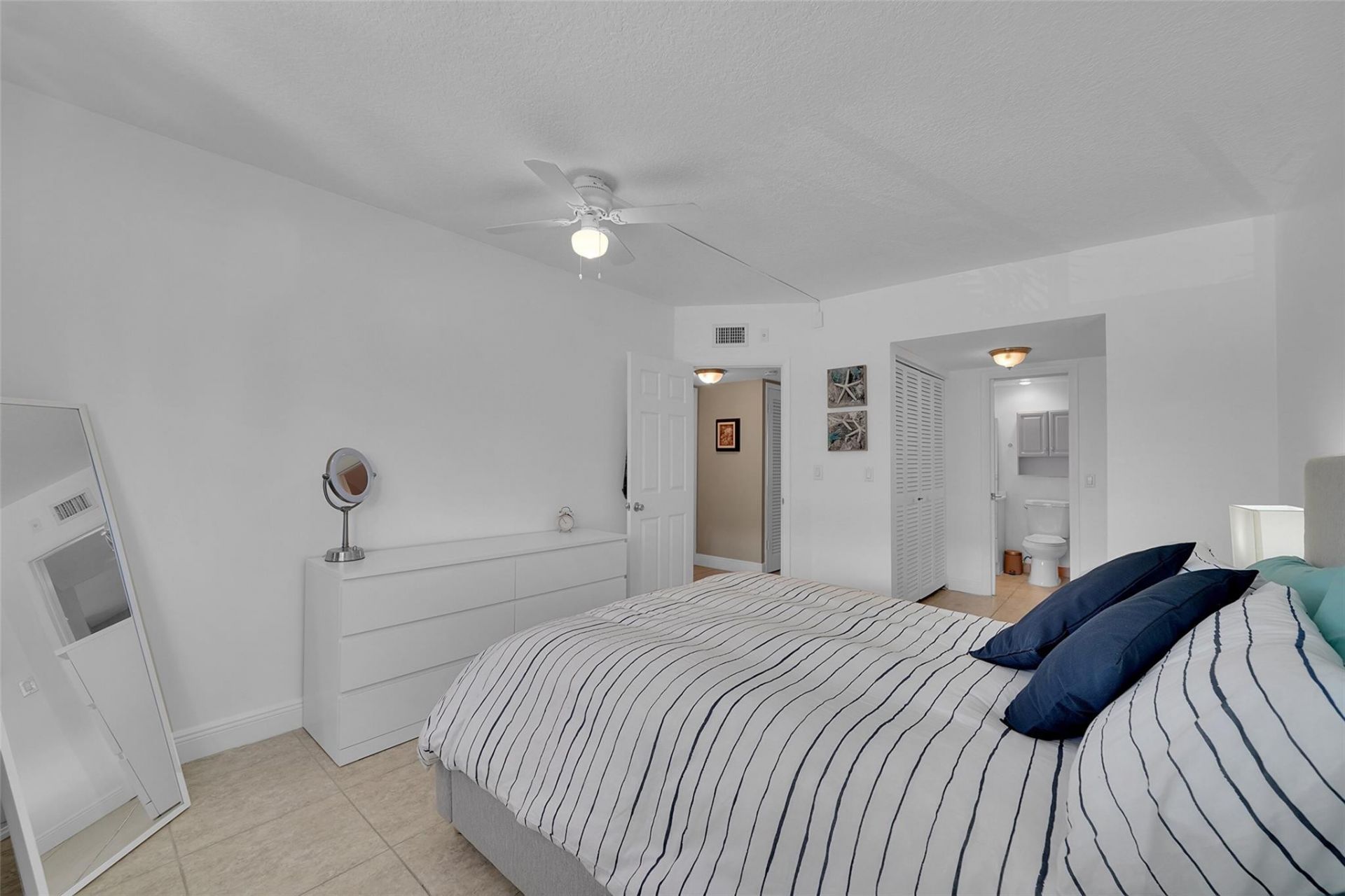300 Golden Isles Drive, Unit 206, Hallandale Beach, FL 33009 Photo