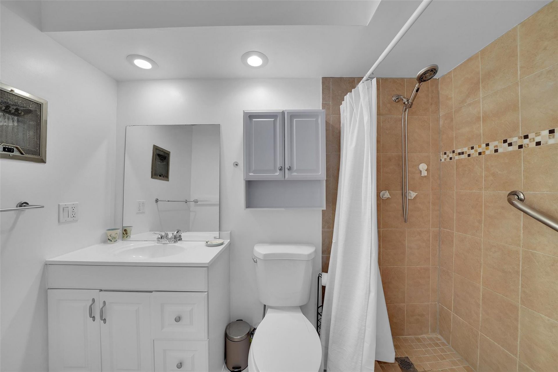 300 Golden Isles Drive, Unit 206, Hallandale Beach, FL 33009 Photo