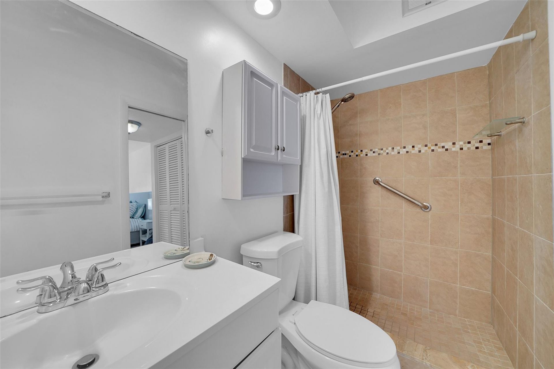 300 Golden Isles Drive, Unit 206, Hallandale Beach, FL 33009 Photo