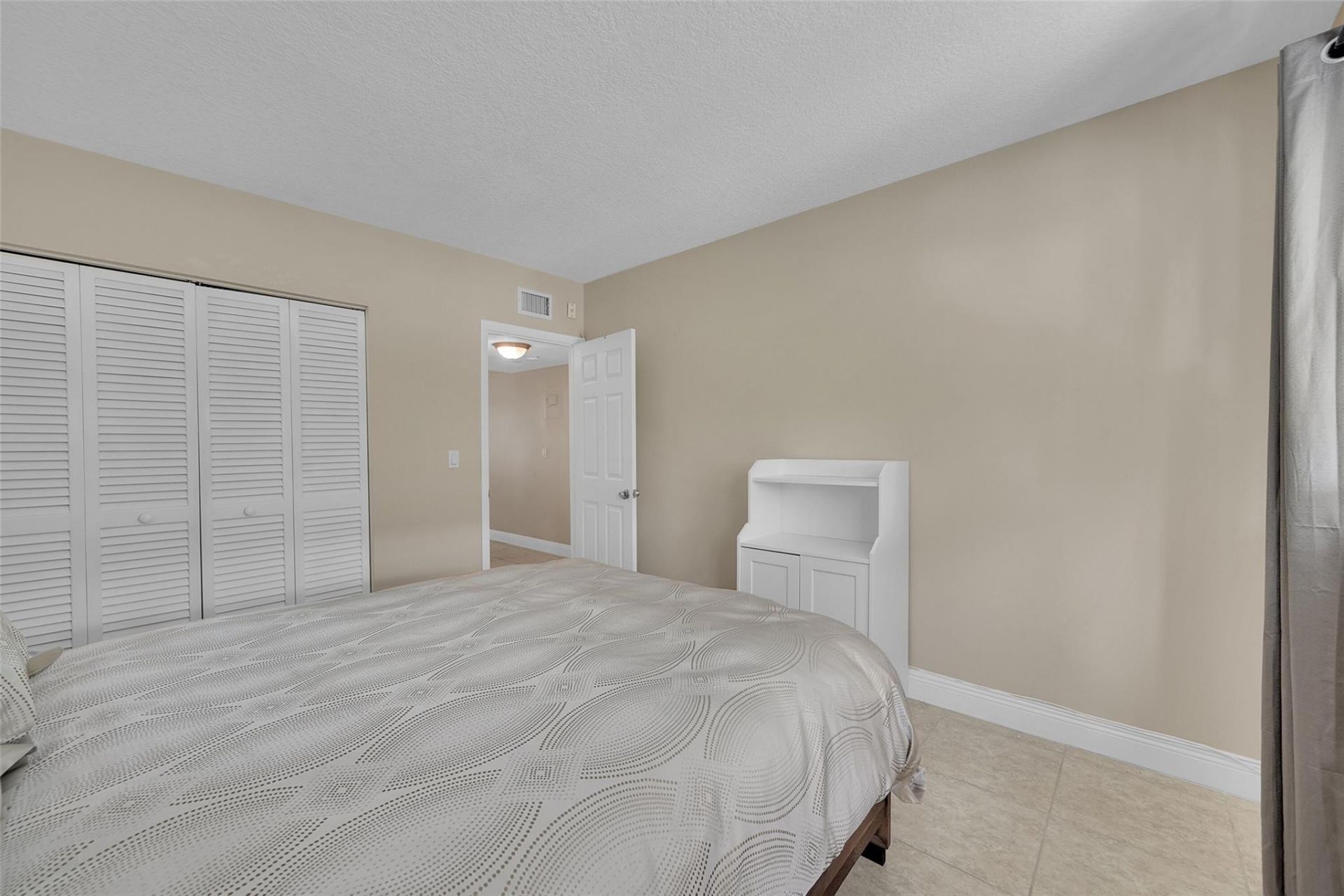 300 Golden Isles Drive, Unit 206, Hallandale Beach, FL 33009 Photo