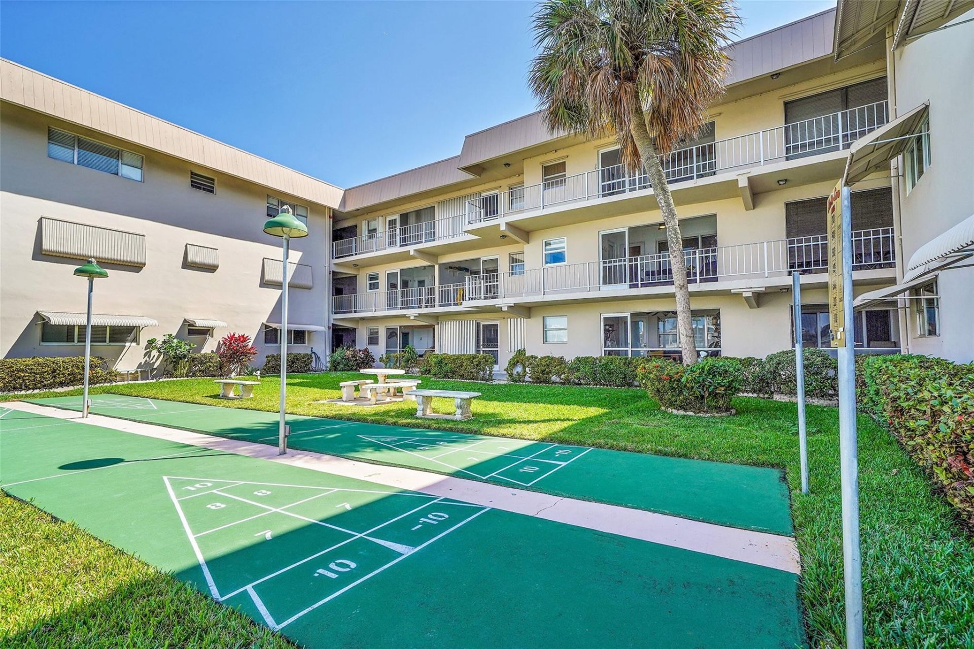300 Golden Isles Drive, Unit 206, Hallandale Beach, FL 33009 Photo