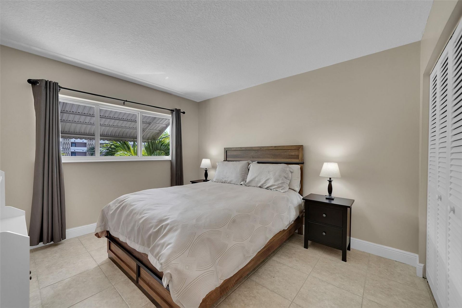 300 Golden Isles Drive, Unit 206, Hallandale Beach, FL 33009 Photo