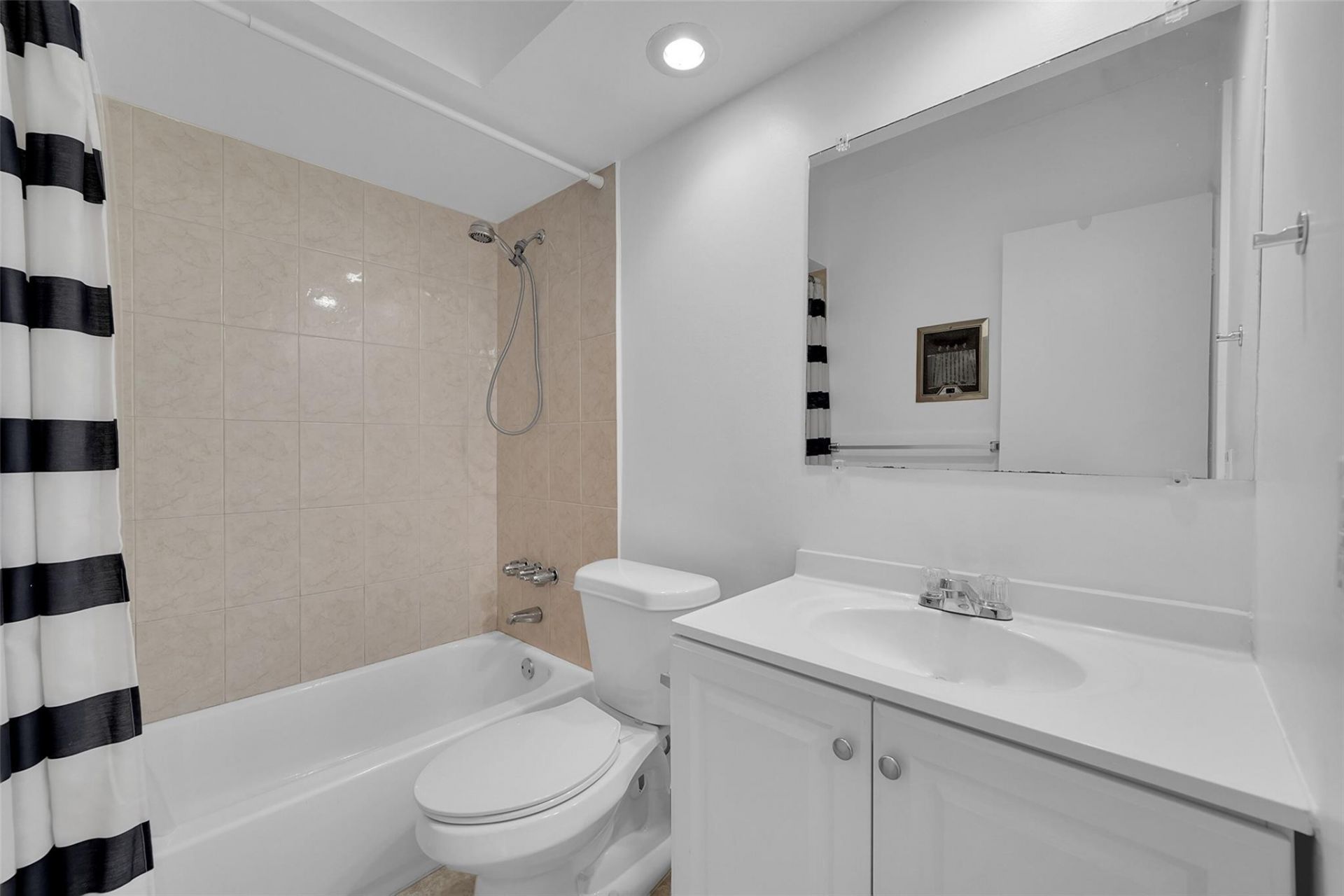 300 Golden Isles Drive, Unit 206, Hallandale Beach, FL 33009 Photo
