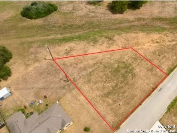 149 Parkcrest, Floresville, TX 78114