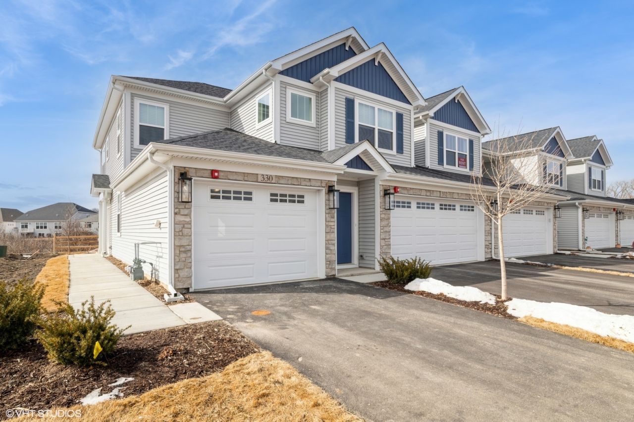 330 Masters Drive, Addison, IL 60101 Main Photo