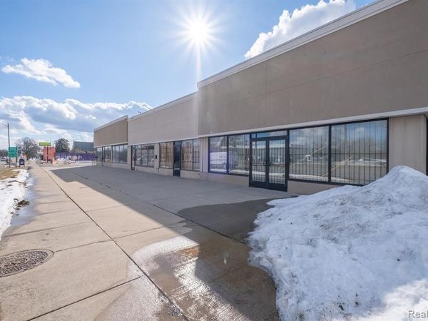 7021 N Saginaw Street, Flint, MI 48505