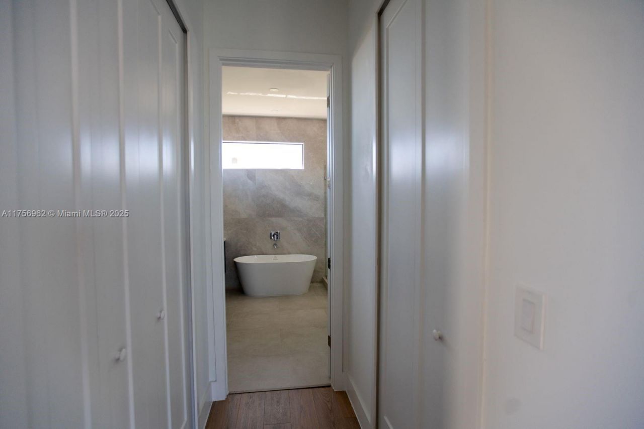 1817 NE 17th St, Cape Coral, FL 33909 Photo