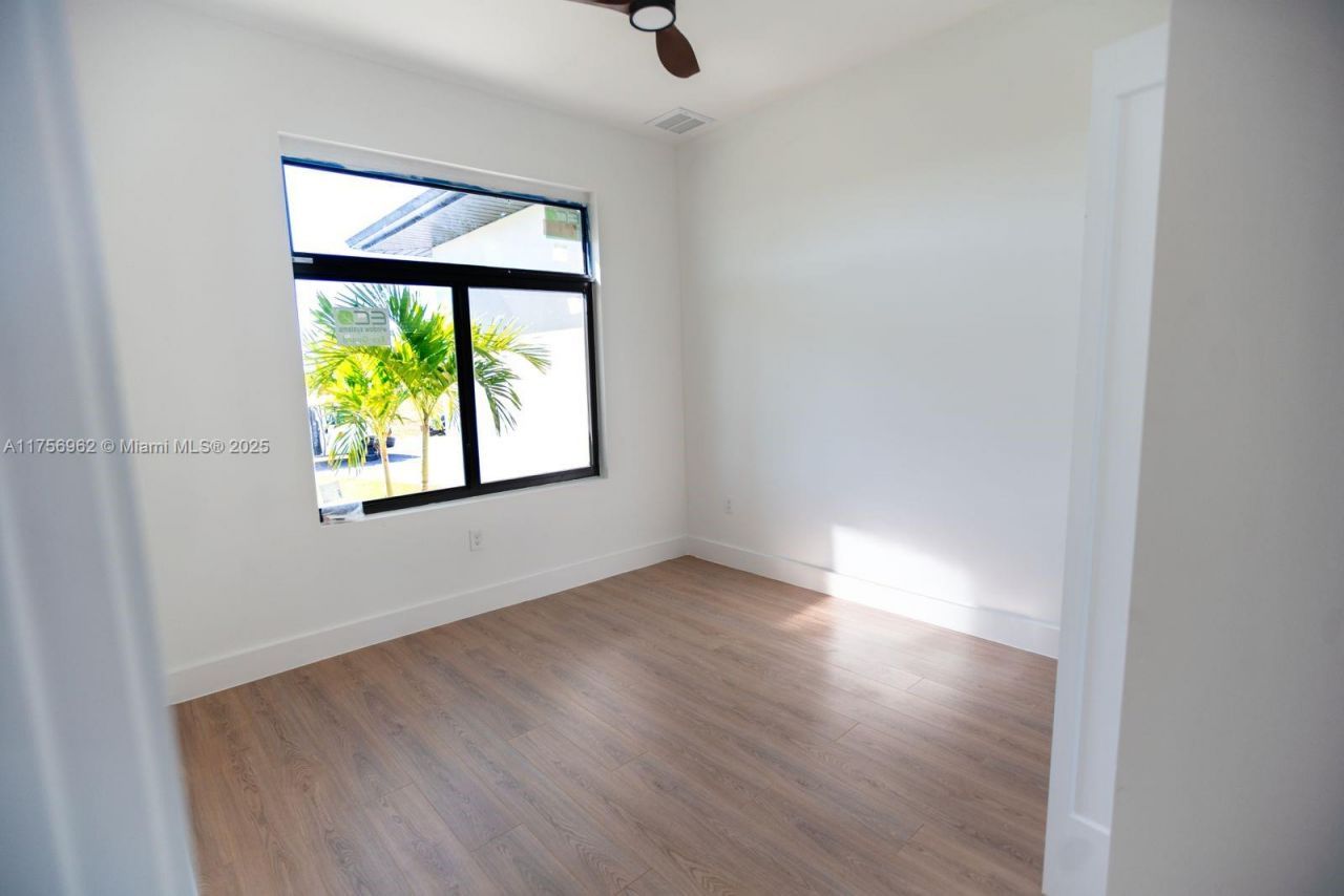 1817 NE 17th St, Cape Coral, FL 33909 Photo