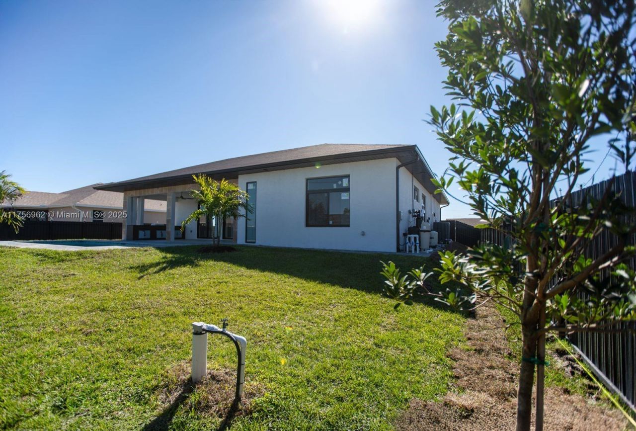 1817 NE 17th St, Cape Coral, FL 33909 Photo