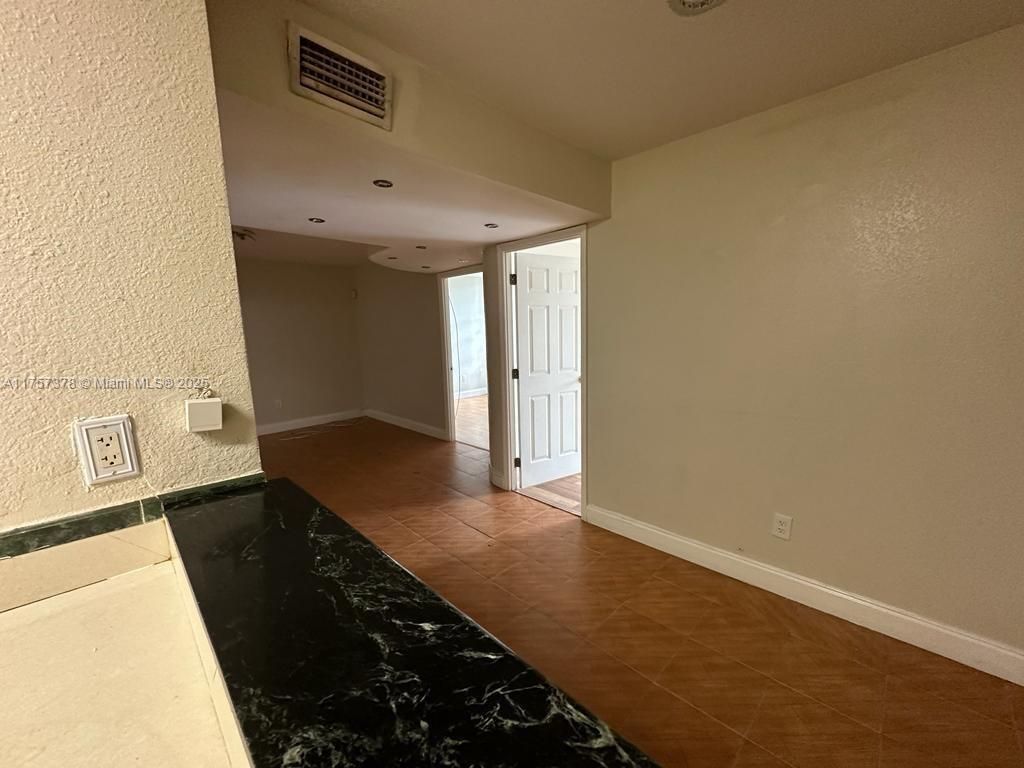 492 NW 165th St Rd, Unit C-211, Miami, FL 33169 Photo