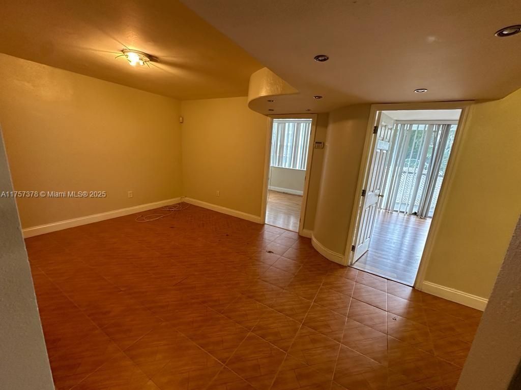 492 NW 165th St Rd, Unit C-211, Miami, FL 33169 Photo