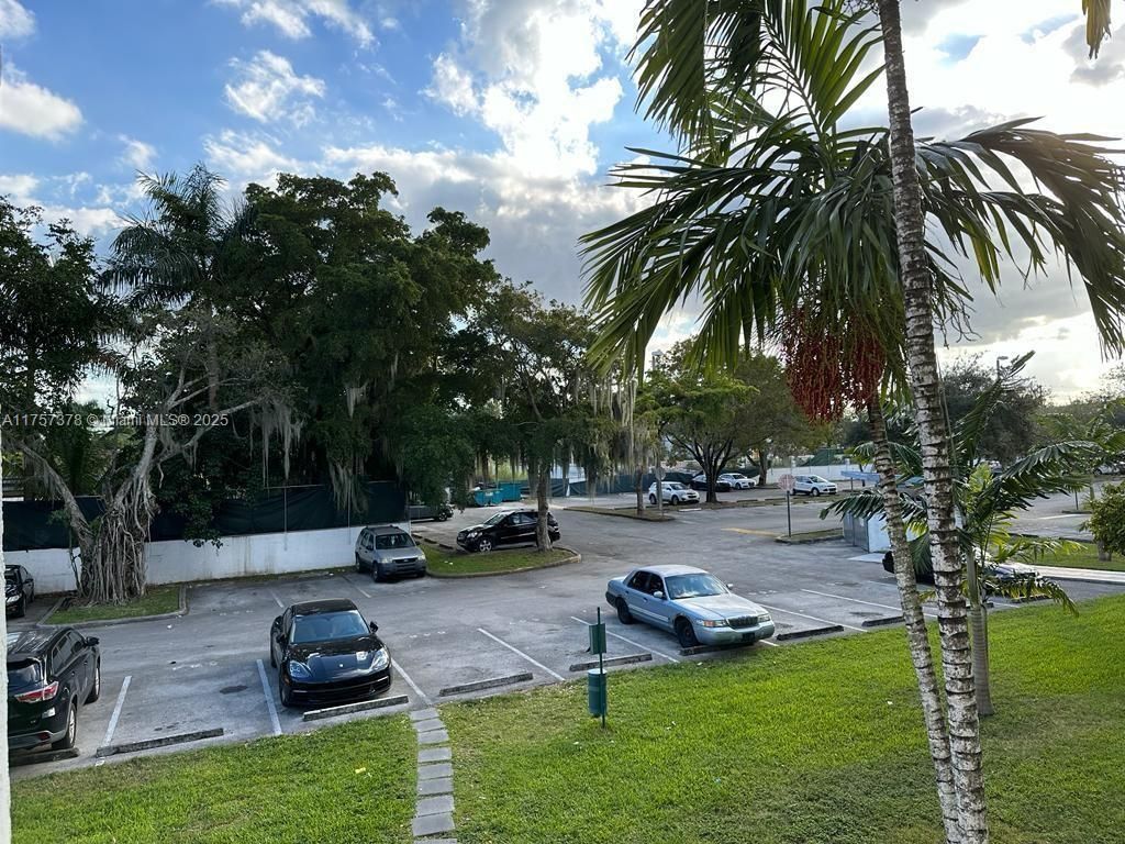 492 NW 165th St Rd, Unit C-211, Miami, FL 33169 Photo