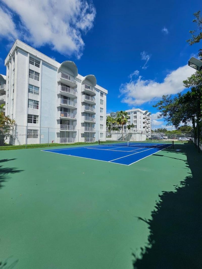 492 NW 165th St Rd, Unit C-211, Miami, FL 33169 Photo
