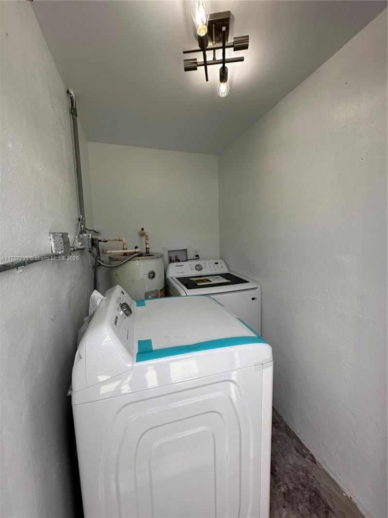 1300 NW 7th Ter, Fort Lauderdale, FL 33311 Photo