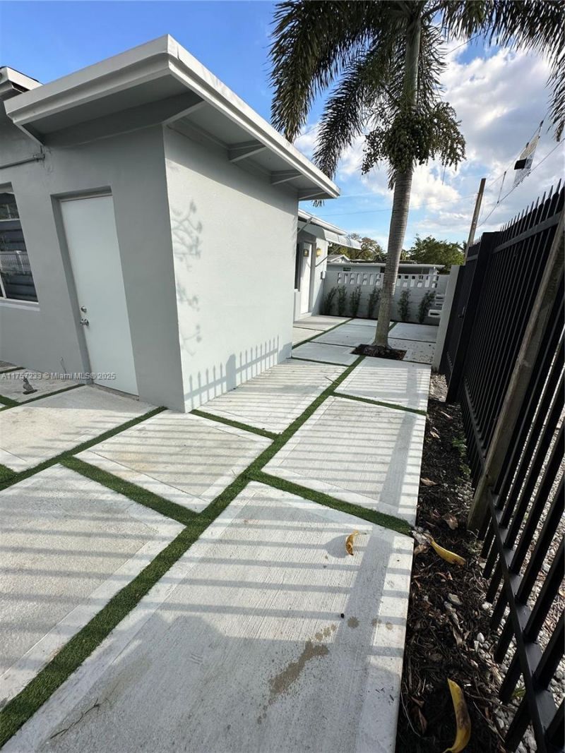 1300 NW 7th Ter, Fort Lauderdale, FL 33311 Photo