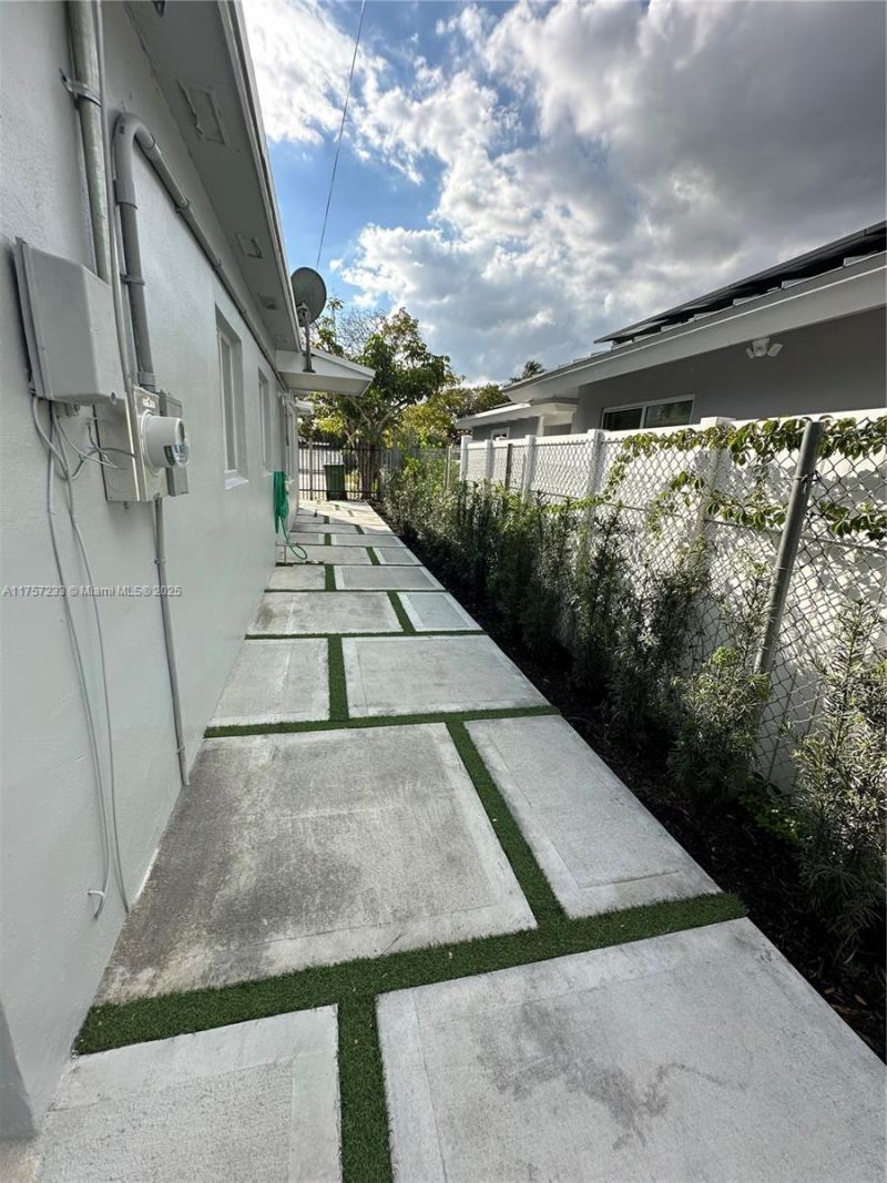 1300 NW 7th Ter, Fort Lauderdale, FL 33311 Photo
