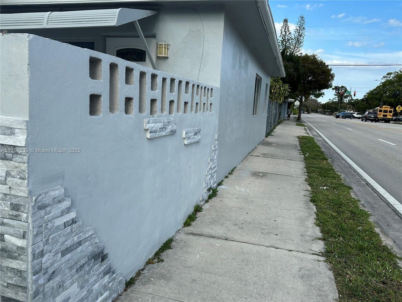1300 NW 7th Ter, Fort Lauderdale, FL 33311 Photo