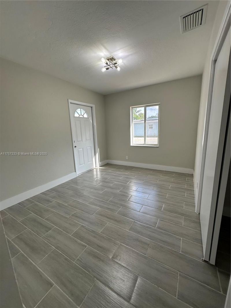 1300 NW 7th Ter, Fort Lauderdale, FL 33311 Photo