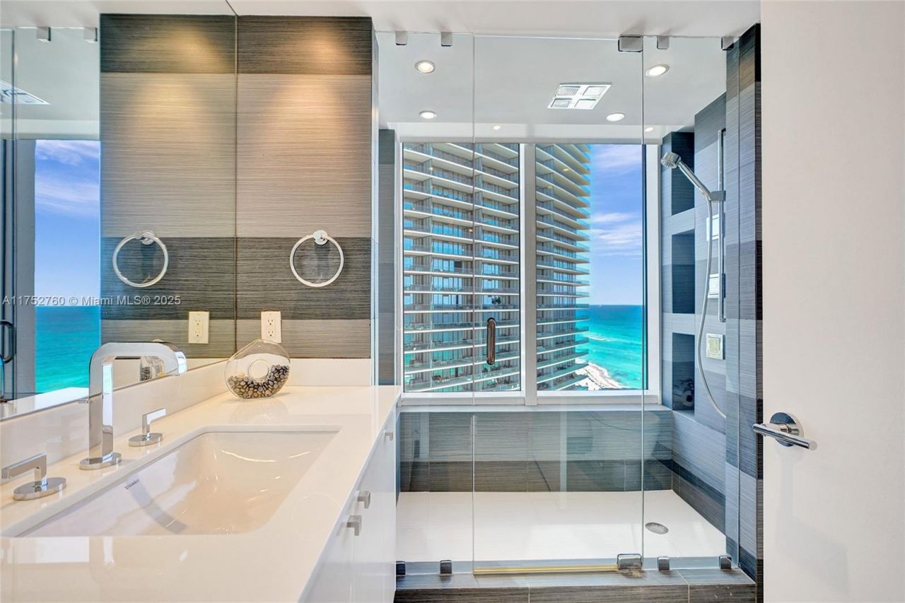 18911 Collins Ave, Unit 1901, Sunny Isles Beach, FL 33160 Photo
