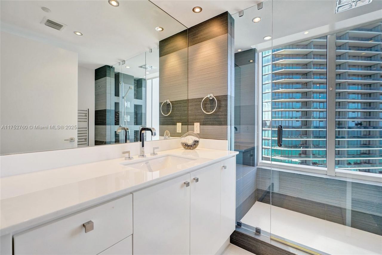 18911 Collins Ave, Unit 1901, Sunny Isles Beach, FL 33160 Photo