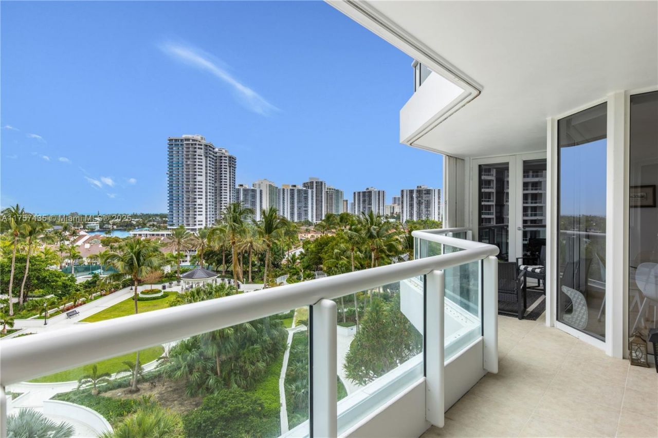 21055 Yacht Club Dr, Unit 902, Aventura, FL 33180 Photo