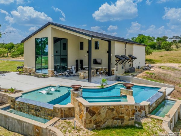 1275 Cypress Creek, Kerrville, TX 78003