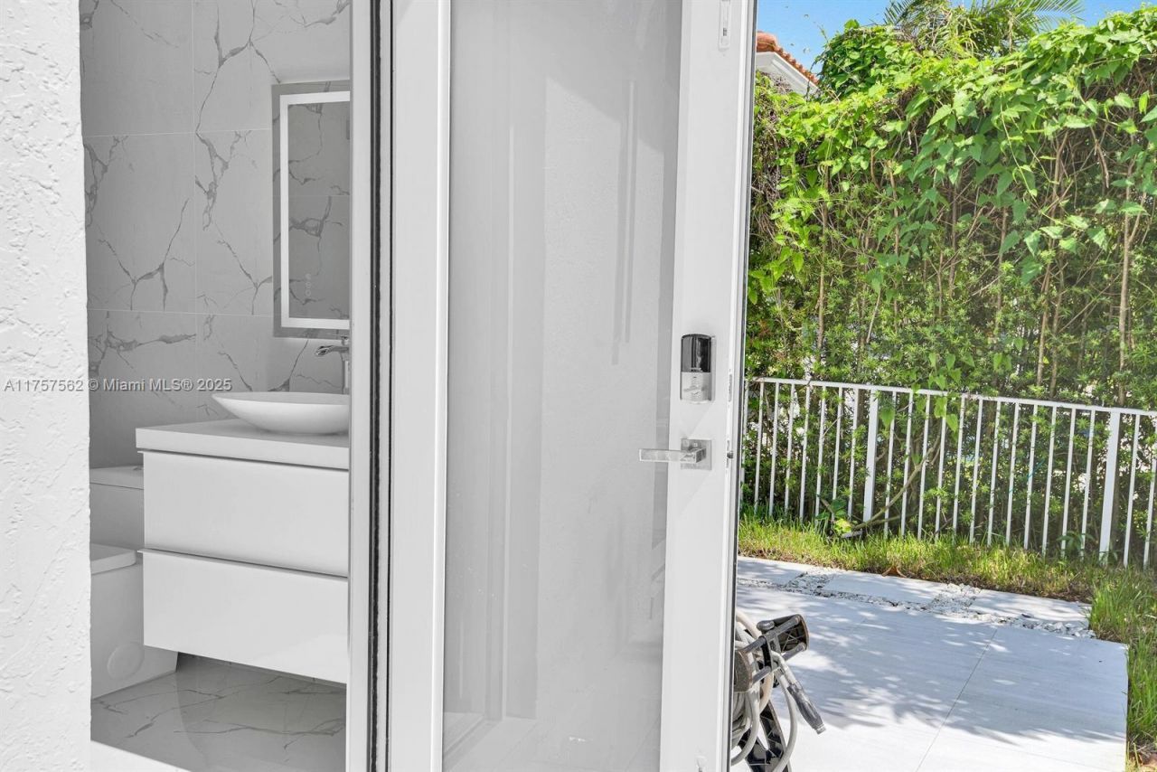 2578 NW 63rd Ln, Boca Raton, FL 33496 Photo