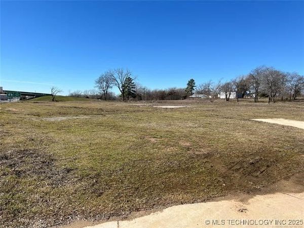 814 S Service Road , Calera, OK 74730