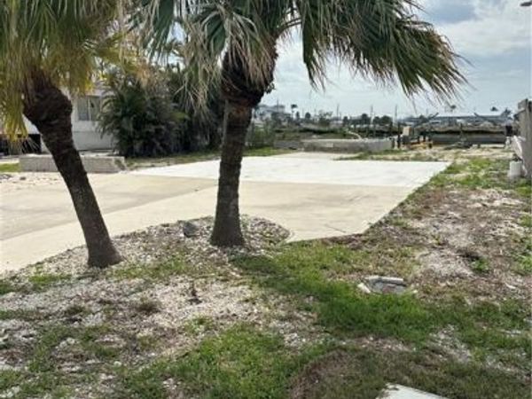 829 Oak ST, FORT MYERS BEACH, FL 33931