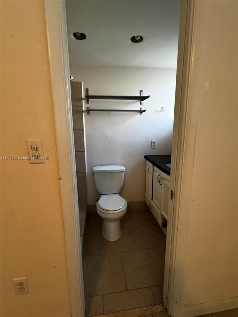 1601 NE Miami Gardens Dr, Unit 103, Miami, FL 33179 Photo