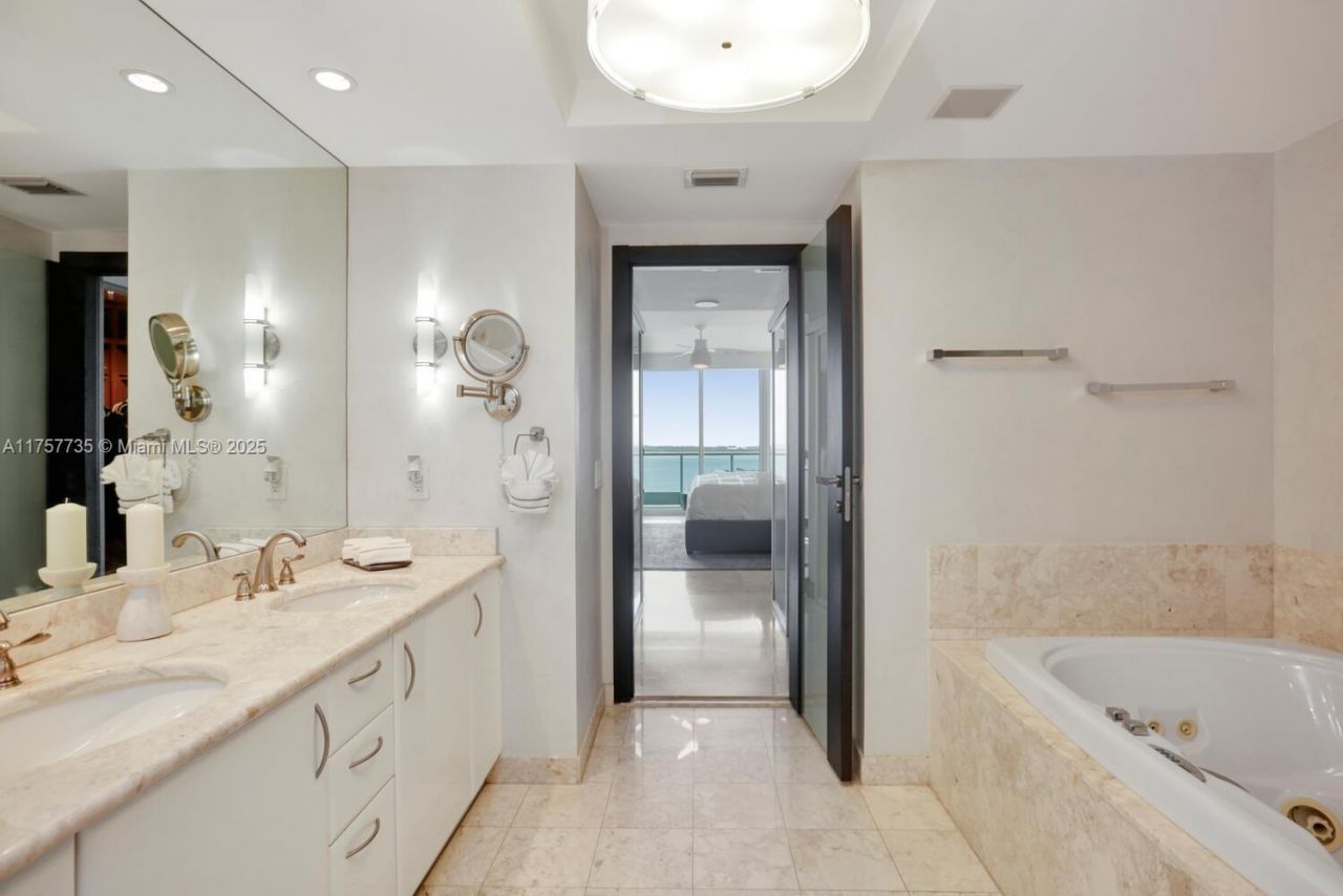 1331 Brickell Bay Dr, Unit 1905, Miami, FL 33131 Photo