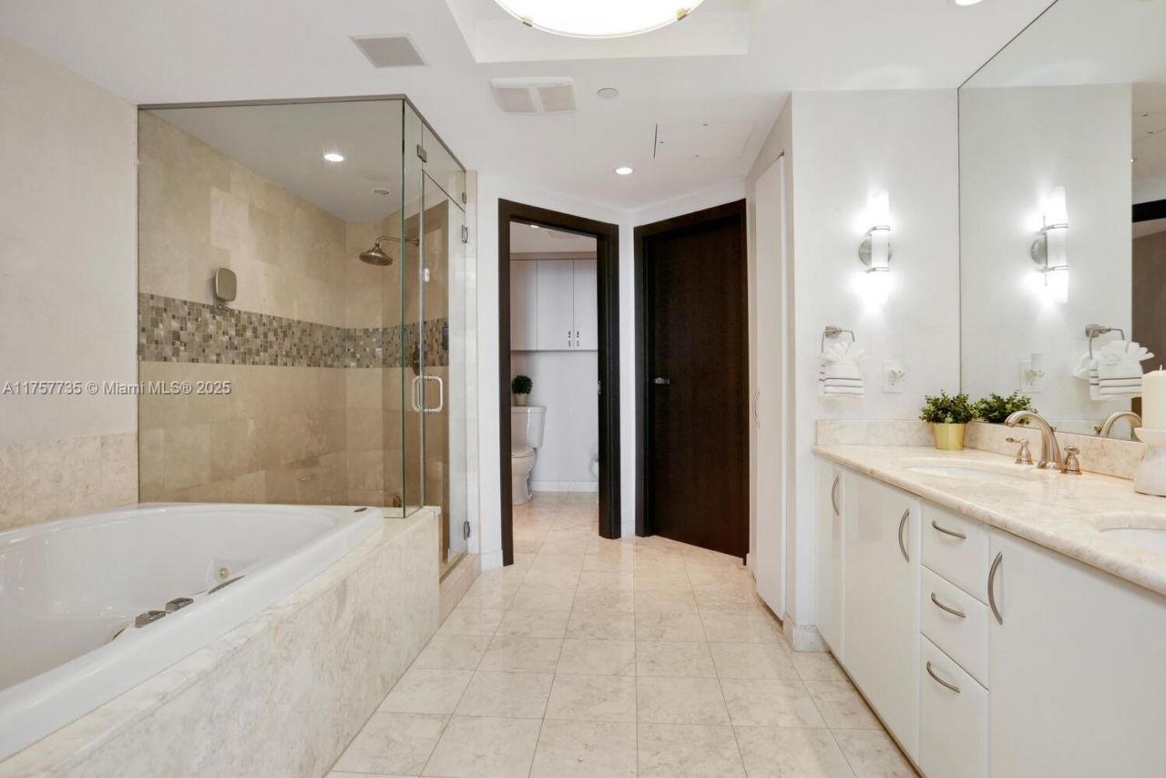 1331 Brickell Bay Dr, Unit 1905, Miami, FL 33131 Photo