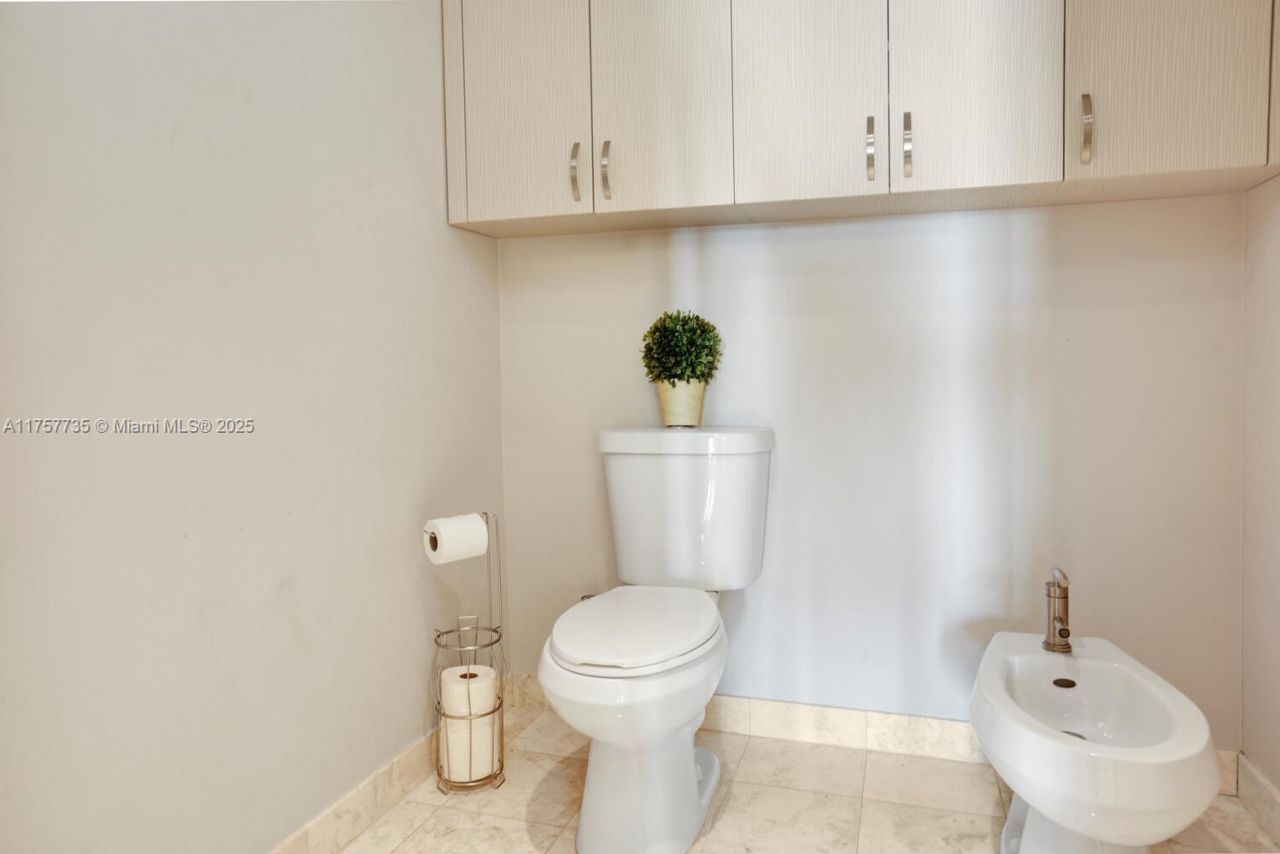 1331 Brickell Bay Dr, Unit 1905, Miami, FL 33131 Photo